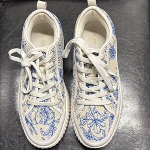 Dream Pairs, blue/white with off white canvas size 9